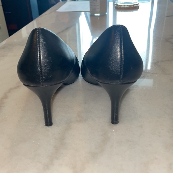 Black Pointed Toe Heels - Picture 5 of 6